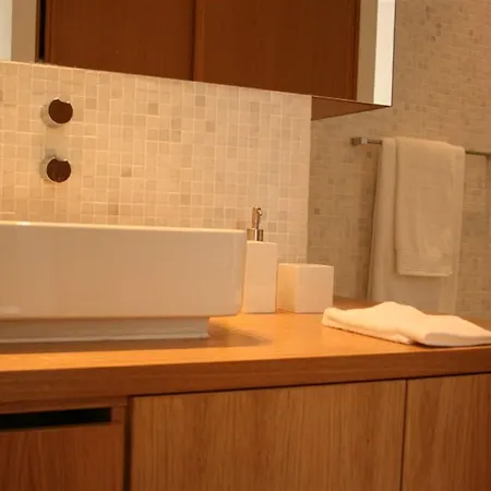 Magnificent 2 Bedroom Apartment In Lisbon *