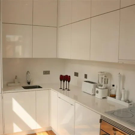 Magnificent 2 Bedroom Apartment In Lisbon شقة *